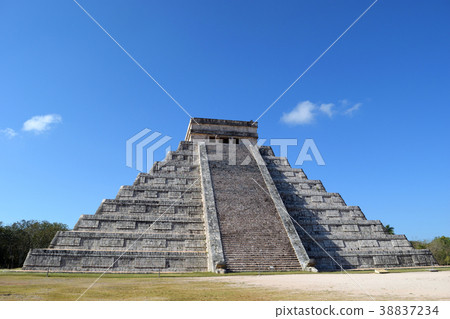 El Castillo-Chichen Itza 38837234