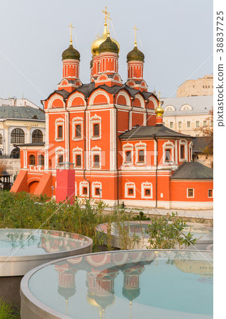 Old church in Zaryadye in Kitay-Gorod, Moscow Old church in Zaryadye in Kitay-Gorod, Moscow 38837725