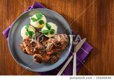 Delicious chicken marsala Delicious chicken marsala 38840640