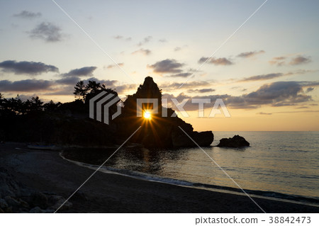 Yodogi海岸窗口岩石金剛石日落 Yodogi海岸窗口岩石金剛石日落 38842473