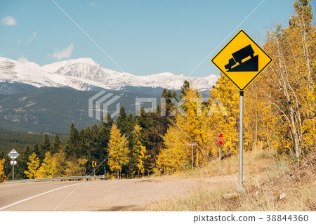 Steep grade truck road sign on highway 38844360