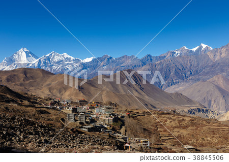 View on the Ranipauwa village near Muktinath 38845506