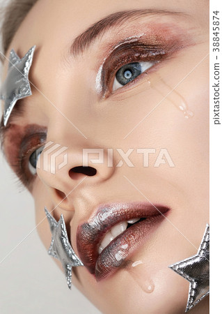 Crying little star creative makeup Crying little star creative makeup 38845874