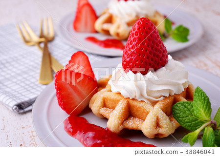 Strawberry waffle cake Strawberry waffle cake 38846041