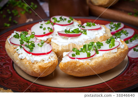 Toasts with radish, chives and cottage cheese. Toasts with radish, chives and cottage cheese. 38846640