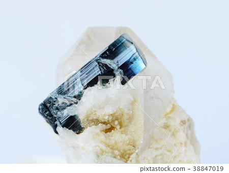 Gemstone blue tourmaline indigolite 38847019