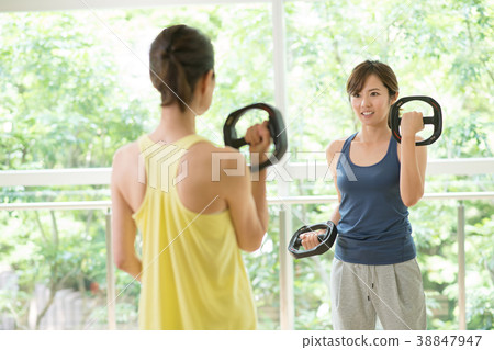 Fitness gym middle woman training image 38847947