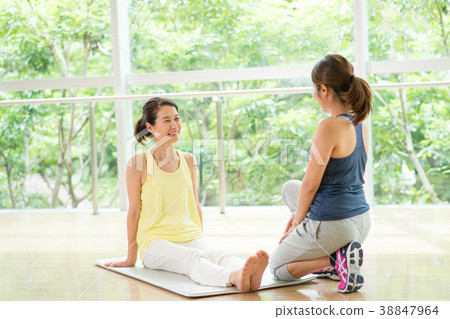 瑜伽健身房健身婦女圖像 38847964