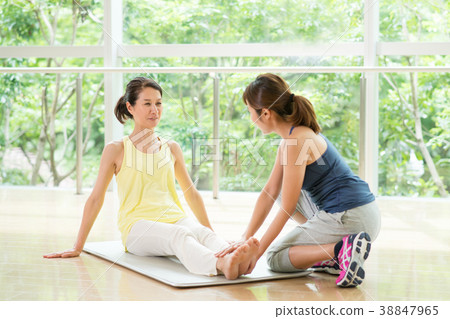 瑜伽健身房健身婦女圖像 38847965