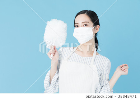 清洗藍色後面圖像的婦女 清洗藍色後面圖像的婦女 38848471