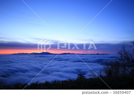 The sea of clouds at Tsubetsu Pass in Hokkaido 38850407