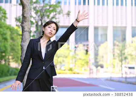 Working woman Raise your hand toward the road and signal. A-2 (Bright) Working woman Raise your hand toward the road and signal. A-2 (Bright) 38852438