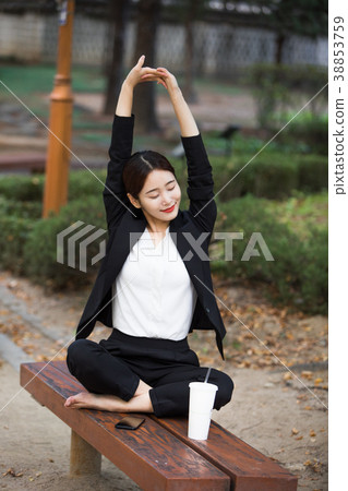 A feminine woman A feminine woman 38853759