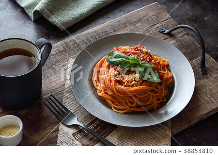 Tomato sauce pasta 38853810