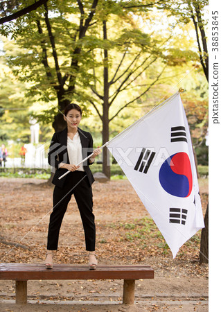 年輕的女人 38853845