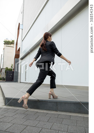 A feminine woman A feminine woman 38854343