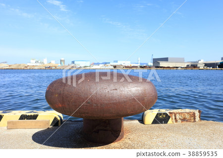 Iron that connects ships, one foot on board _ Fukuoka Prefecture Fukuoka Prefecture 38859535