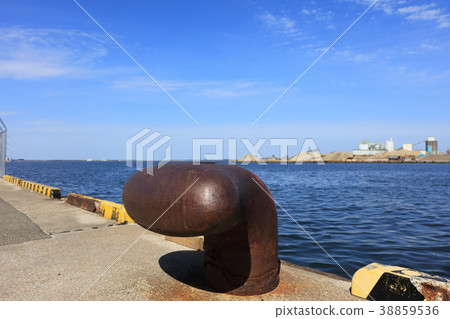 Iron that connects the ship, iron guy who put one leg 38859536