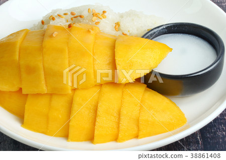 Ripe golden mango with green-white of sticky rice. Ripe golden mango with green-white of sticky rice. 38861408