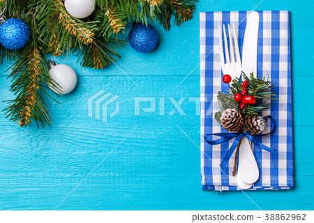 Christmas table place setting with napkin, white Christmas table place setting with napkin, white 38862962
