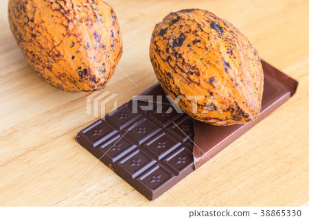 cocoa pod and chocolate bar on wooden background 38865330