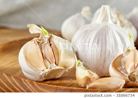 Garlic close up on wooden plate on rustic 38866734