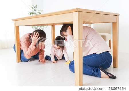 Evacuation, earthquake image 38867664