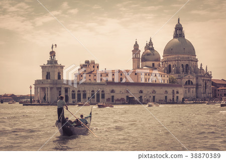 The gondola with tourists in Venice 38870389