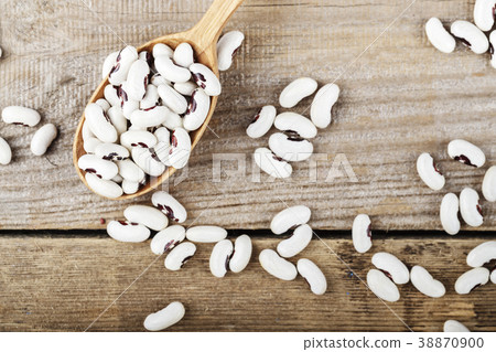 kidney beans in the spoon kidney beans in the spoon 38870900