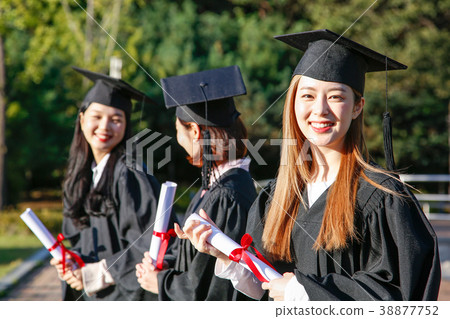 Campus life - Graduation ceremony with friends, get a good start. 290 Campus life - Graduation ceremony with friends, get a good start. 290 38877752