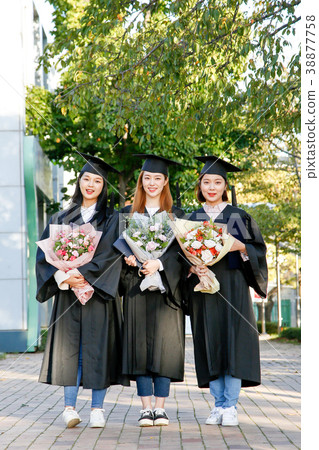 Campus life - Graduation ceremony with friends, get a good start. 293 38877758