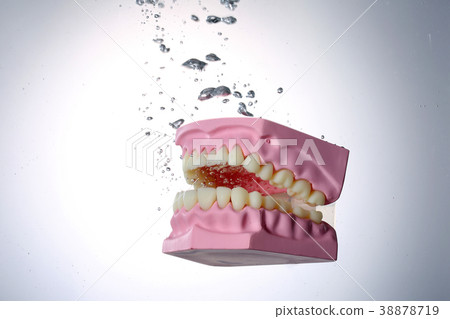 Spread, various objects in water and air bubbles over white background. 043 Spread, various objects in water and air bubbles over white background. 043 38878719