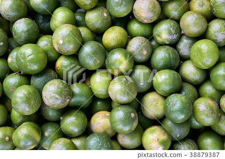 Many tasty limes 38879387