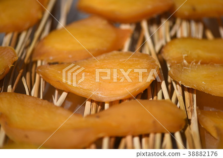 Dried potato  38882176