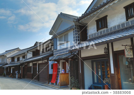 Wooden Japanese Architecture in Kurashiki Bikan Area (Okayama Prefecture) Wooden Japanese Architecture in Kurashiki Bikan Area (Okayama Prefecture) 38883008