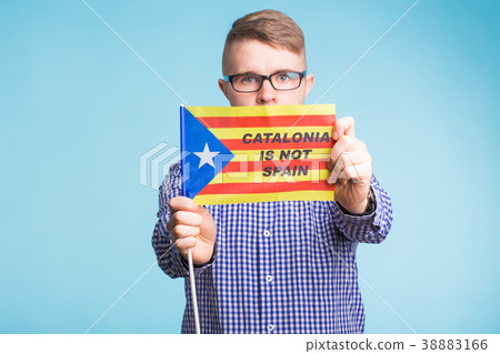 Man with pro-independence flag. Referendum For The 38883166