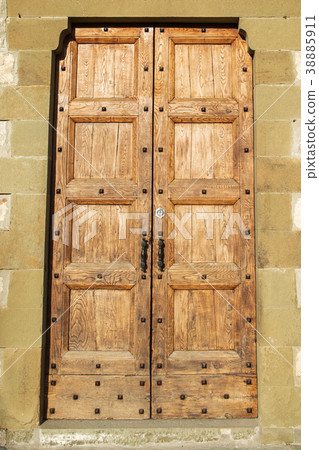 Old wooden vintage door Old wooden vintage door 38885911