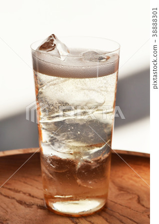 Highball and soda split Highball and soda split 38888301