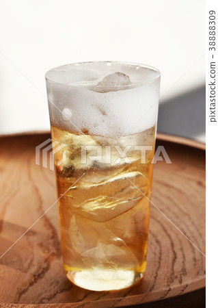 Highball and soda split Highball and soda split 38888309