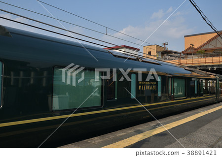 Beautiful folding screen Nakasu Station entrance line Beautiful folding screen Nakasu Station entrance line 38891421