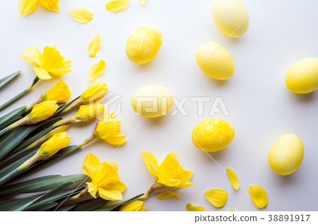 Easter and spring flat lay. 38891917