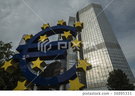Low wide shot of Euro Sculpture in Frankfurt Low wide shot of Euro Sculpture in Frankfurt 38895331