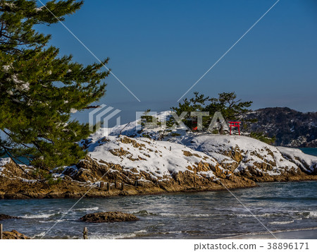 鳥取縣精湛的地質公園一個必看美麗的海岸聖海岸國家公園世界地質公園 38896171