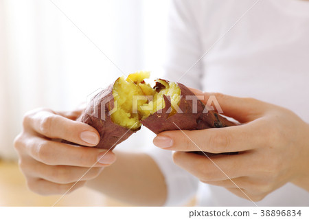 Stone-baked salmon (red and red) 38896834