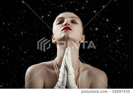 young woman prays young woman prays 38897430