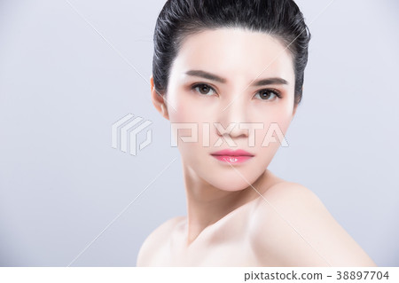 woman beauty skin care concept 38897704
