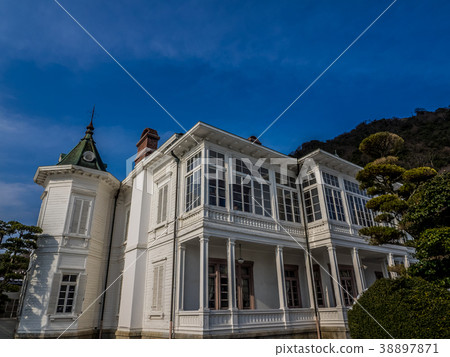  它以秋天的秋葉和秋天的秋葉（Rurouni Kenshin）著名的歷史古蹟的城堡而聞名。 38897871