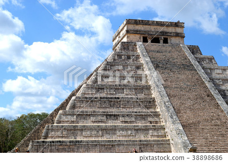 El Castillo-Chichen Itza 38898686