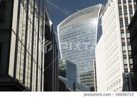 The Walkie Talkie Building seen from Fenchurch St The Walkie Talkie Building seen from Fenchurch St 38898723