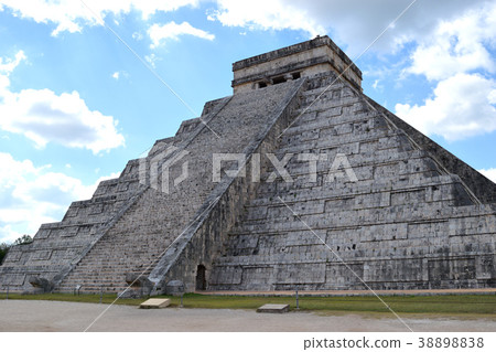 El Castillo-Chichen Itza El Castillo-Chichen Itza 38898838